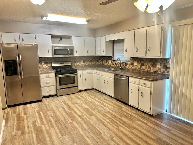 Foto del edificio - 224 Glenlake Dr