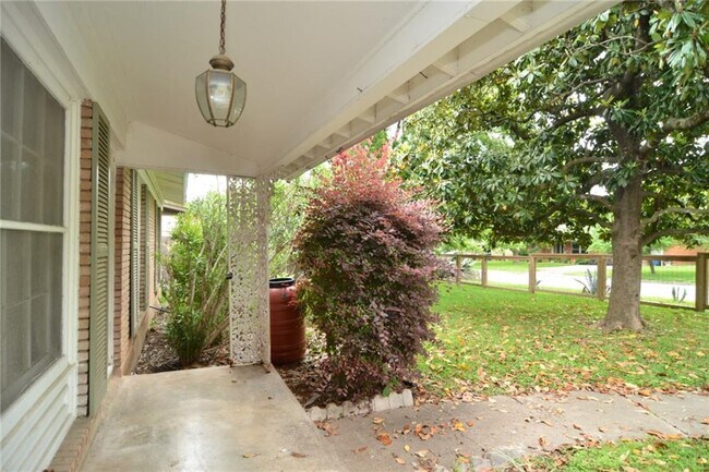Foto del edificio - 1502 Ridgehaven Dr