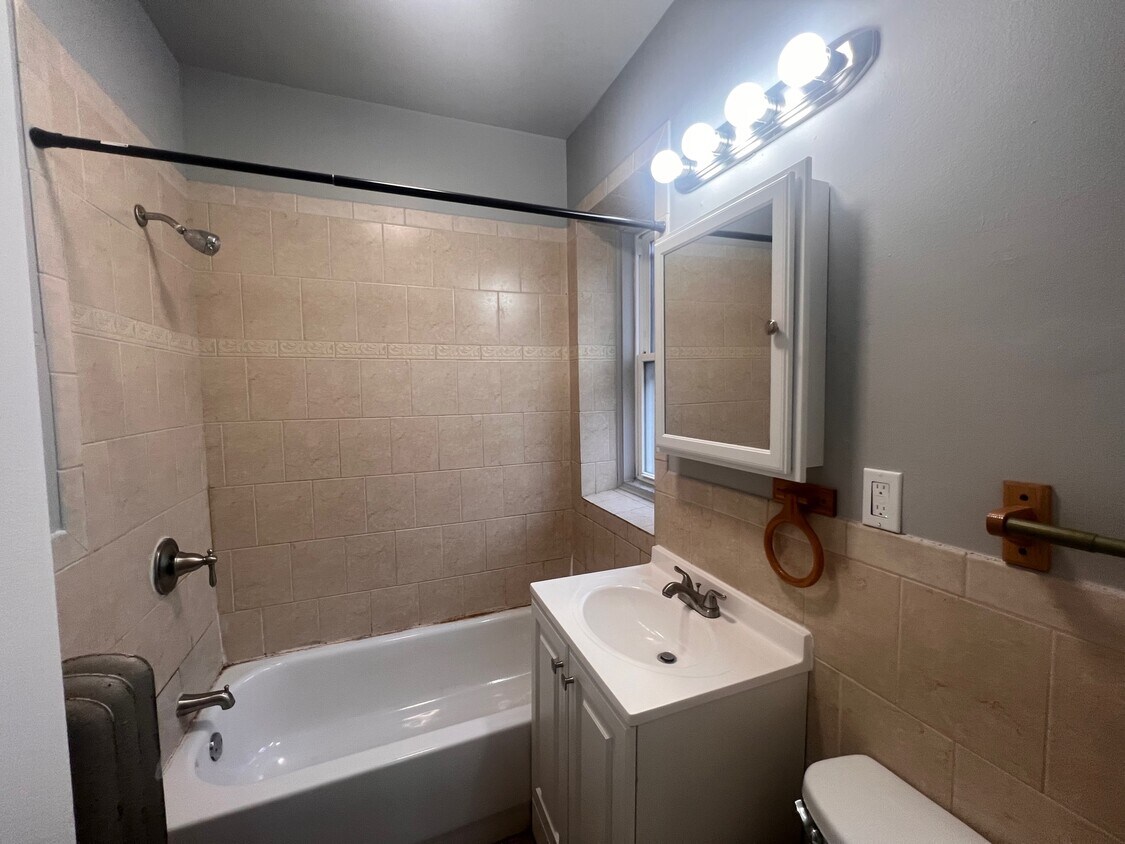 Primary Photo - 5350 W Division St