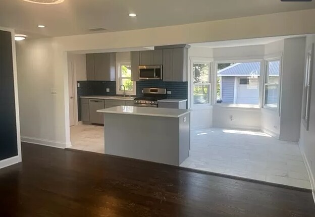 Building Photo - 333 E Village Dr