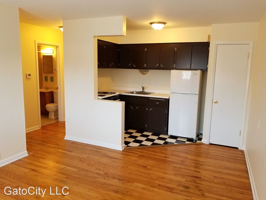 Foto principal - 1579 N Farwell Ave
