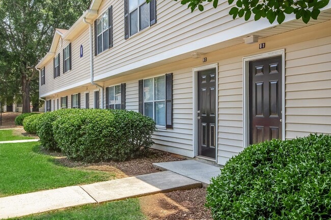 Foto del edificio - Townhomes at Pinehill