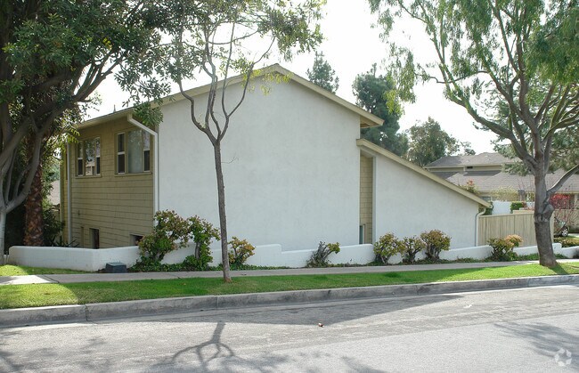 Eastbluff Townhomes Apartments Newport Beach Ca Building Photo Eastbluff Townhomes