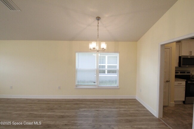 Building Photo - 705 Kylar Dr NW