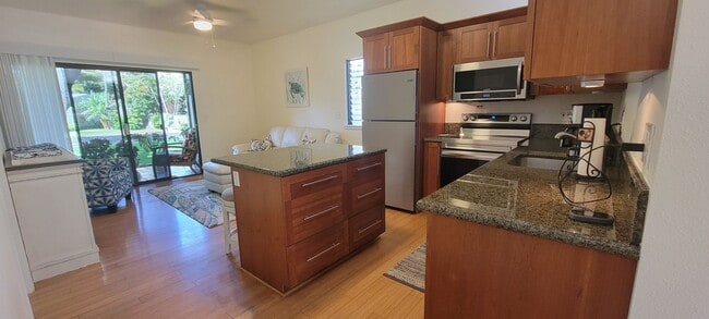 Foto del edificio - Turned key Fully Furnished Condo