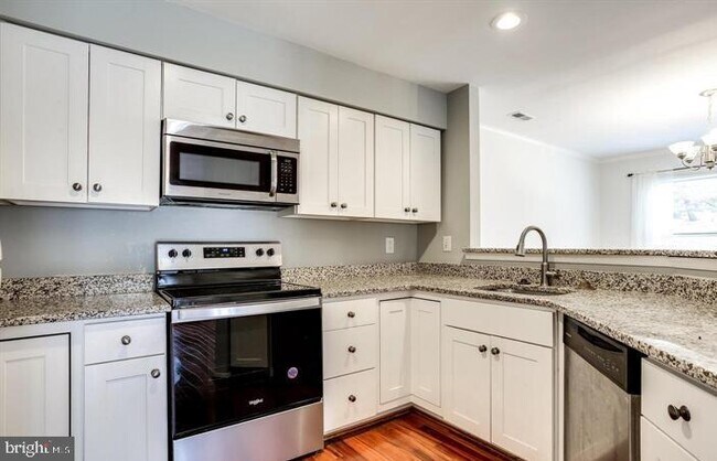 Foto del edificio - 7942 Mayfair Cir