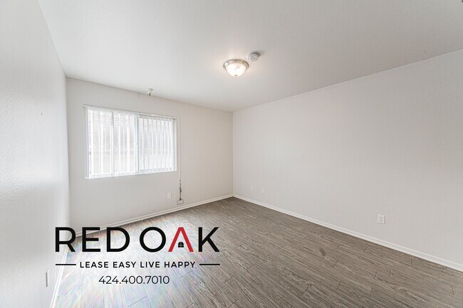 Building Photo - 615 N Juanita Ave