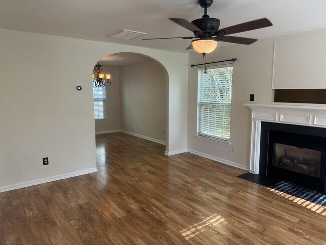 Foto del edificio - 1410 Juniper Hills Ln