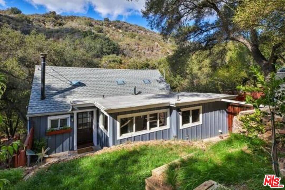 Primary Photo - 638 N Topanga Canyon Blvd