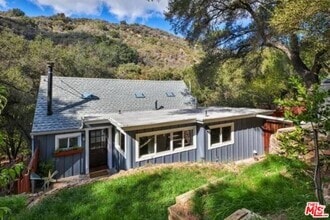 Building Photo - 638 N Topanga Canyon Blvd