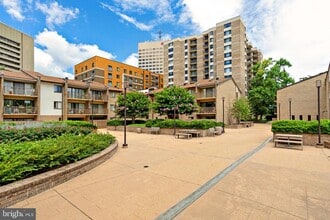 Building Photo - 118 Monroe St