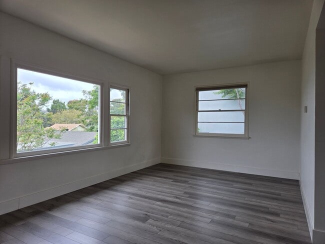 Building Photo - Move-In Ready 2-Bedroom Escondido Charmer!...