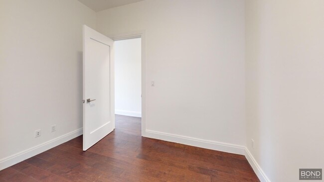 Building Photo - 17 W 125th St