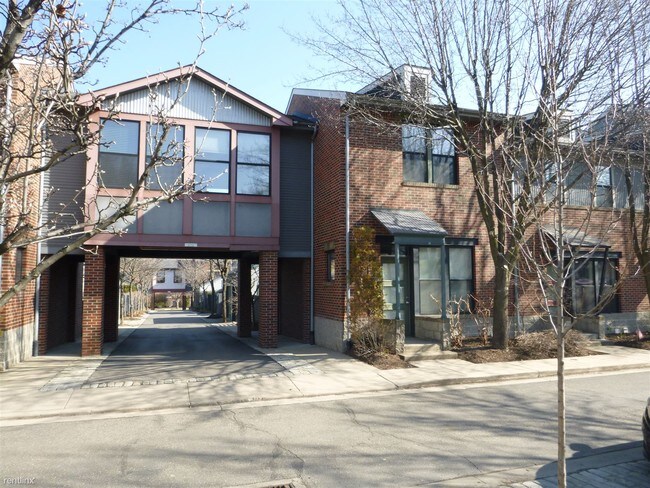 Building Photo - 1611 Franklin Ct