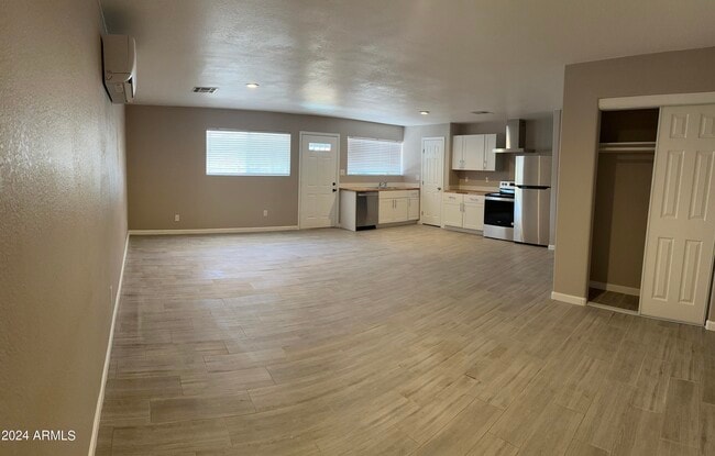 Foto del edificio - 35211 N 49th St