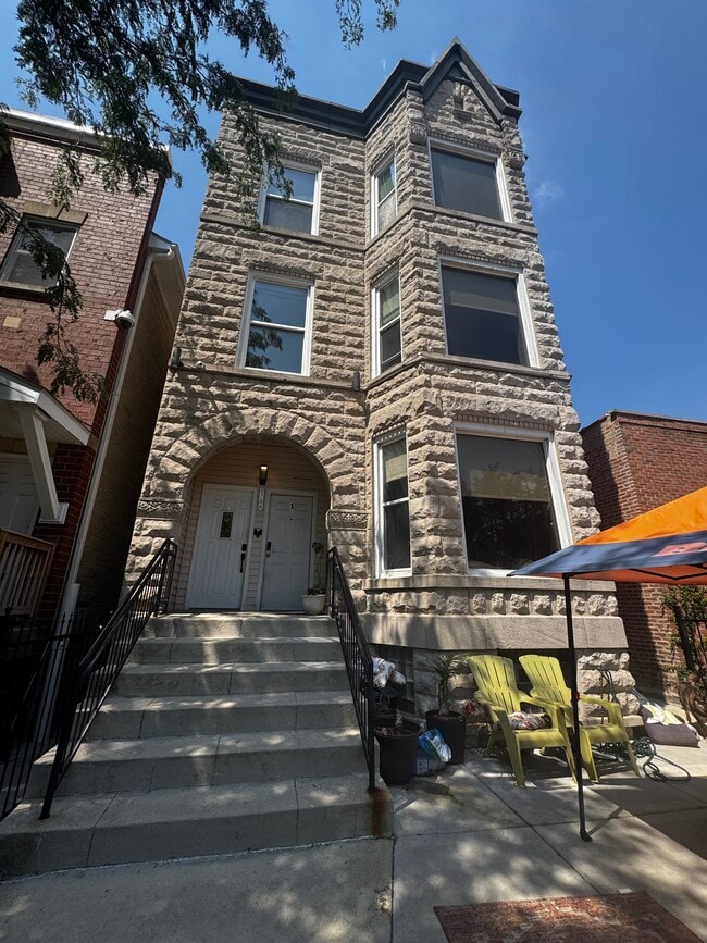 Building Photo - 2726 W Adams St