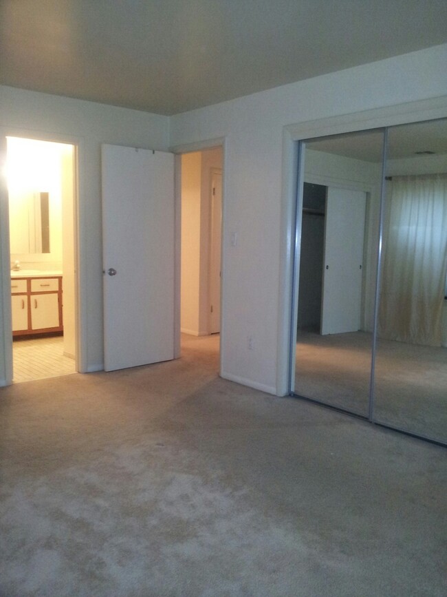 Building Photo - 61 Coriander Way