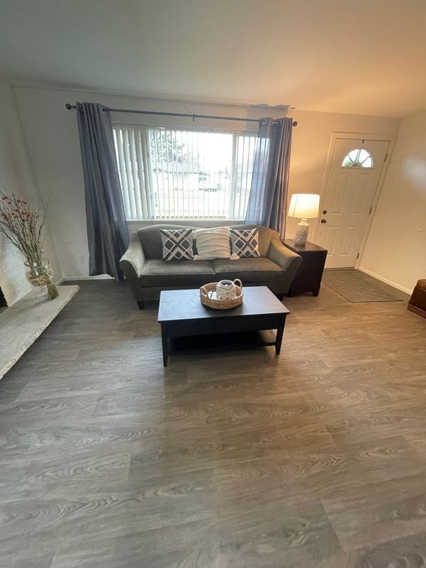 Foto del edificio - 455 S Morain St