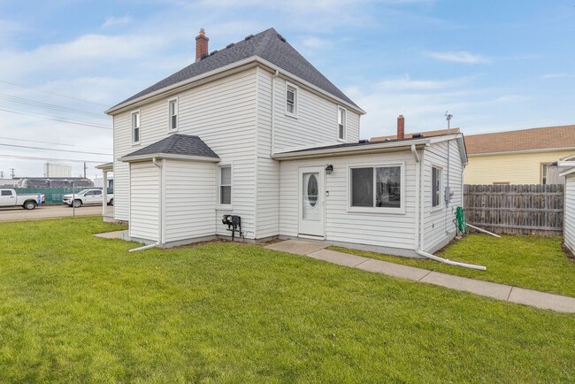 Building Photo - ...Must see to appreciate, 1782 Square foo...