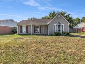 Building Photo - 2647 Waverly Dr