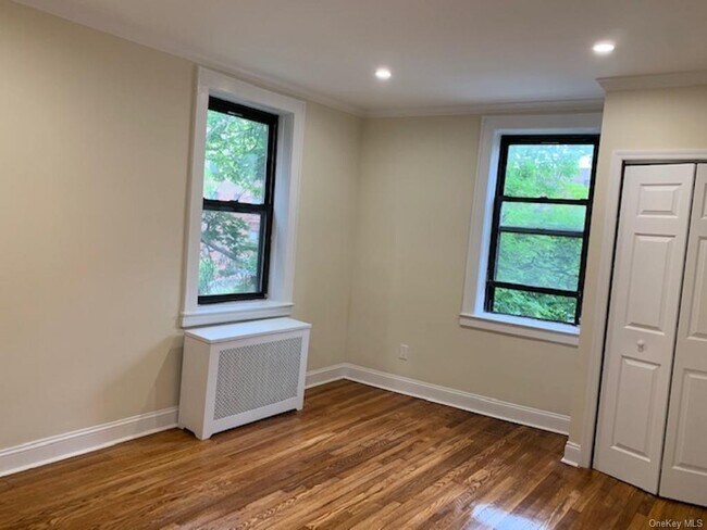 Building Photo - 312 Main St