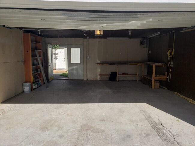 Building Photo - 3105 Delta Dr