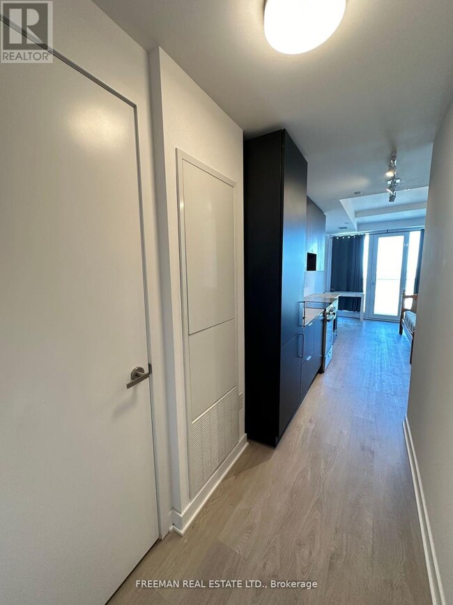 Photo du bâtiment - 3900 Confederation Pkwy
