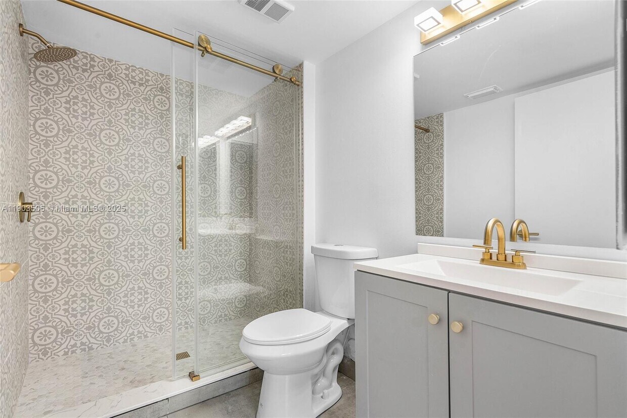 Foto principal - 8721 Wiles Rd