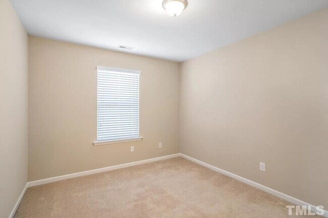 Building Photo - 4430 Hillsgrove Rd