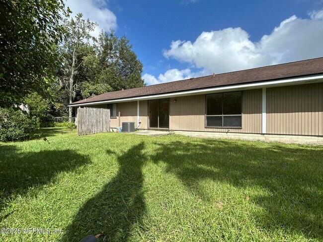 Foto del edificio - 808 Meadowbrook Dr
