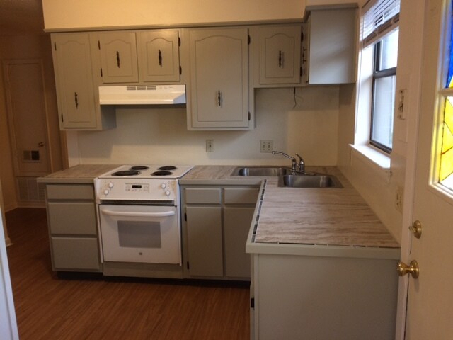 Building Photo - 621 Brierly Dr