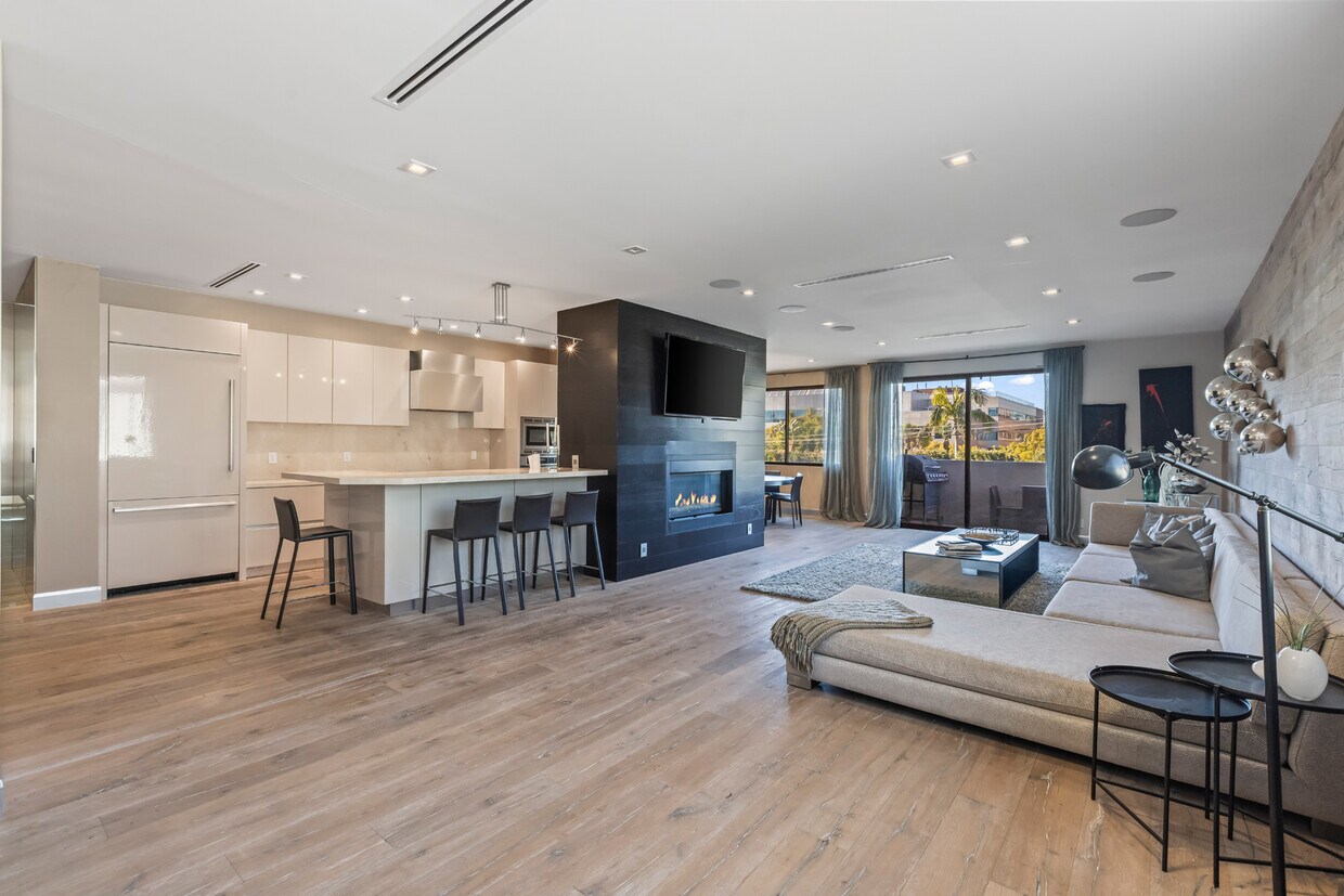 Foto principal - 423 N Palm Dr