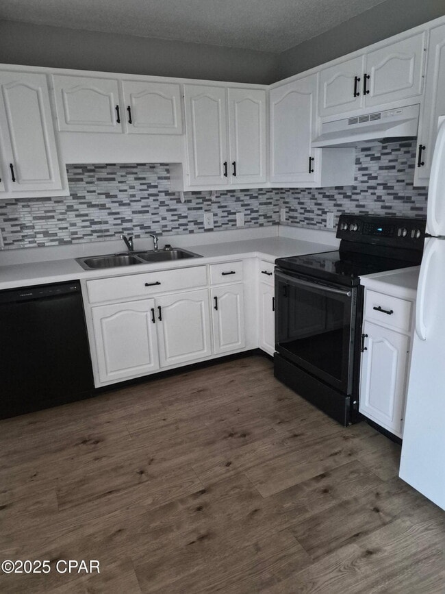 Building Photo - 145 Escanaba Ave