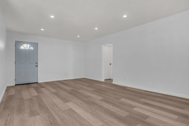 Photo - 1155 W Exposition Blvd Apartment