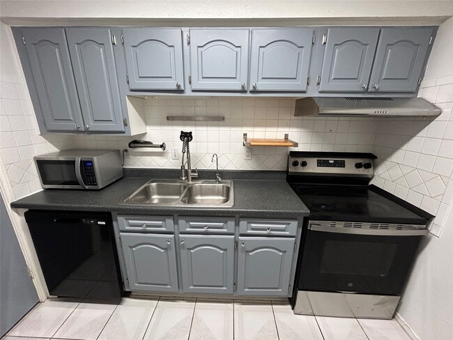 Building Photo - 5550 N Braeswood Blvd