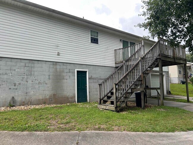 Building Photo - 635 Blackstone Dr