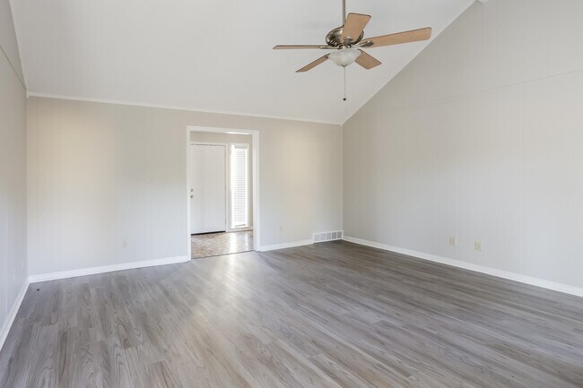Building Photo - 4454 Westbury Dr