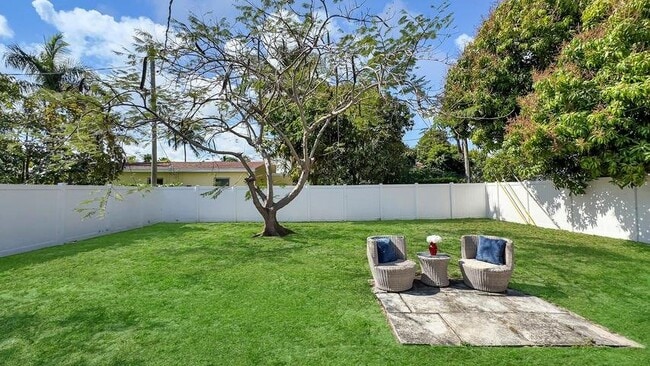 Photo - 3331 Lake Ave House