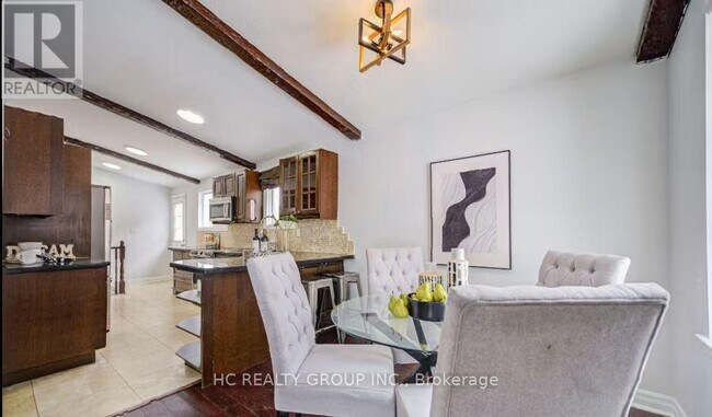 Building Photo - 61 Kingslake Rd