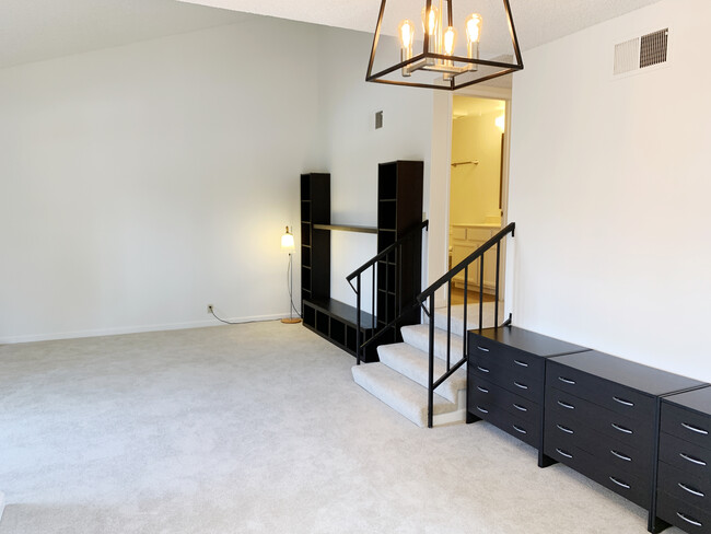 Building Photo - 466 Costa Mesa Ter