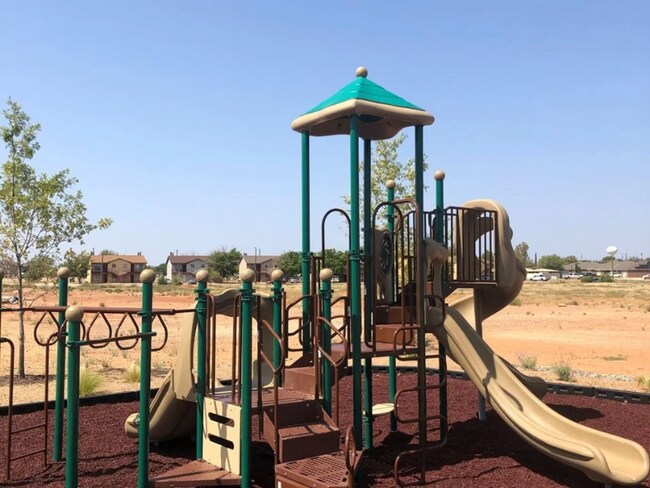 Building Photo - 500 SE Mustang Dr