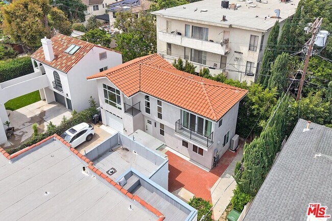 Foto del edificio - 823 Lorraine Blvd