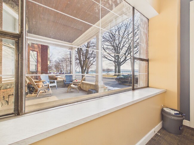 Foto del edificio - 1017 N Front St