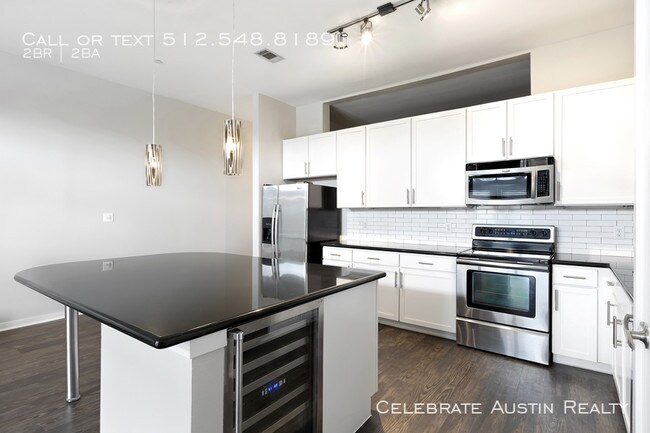 Building Photo - The Davis at SOCO