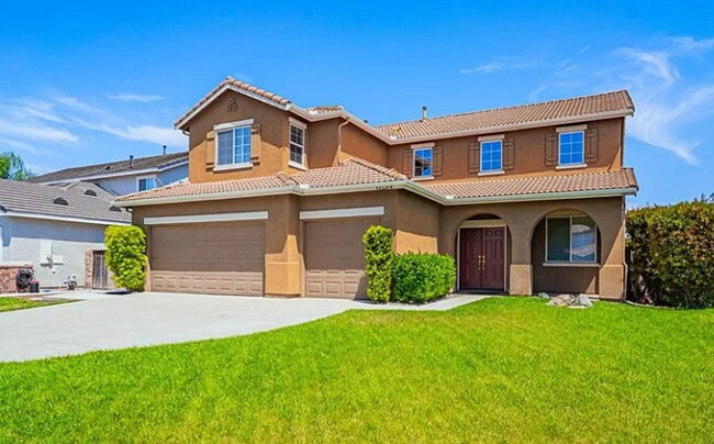 Building Photo - Gorgeous Four Bedroom Three Bathroom Home ...