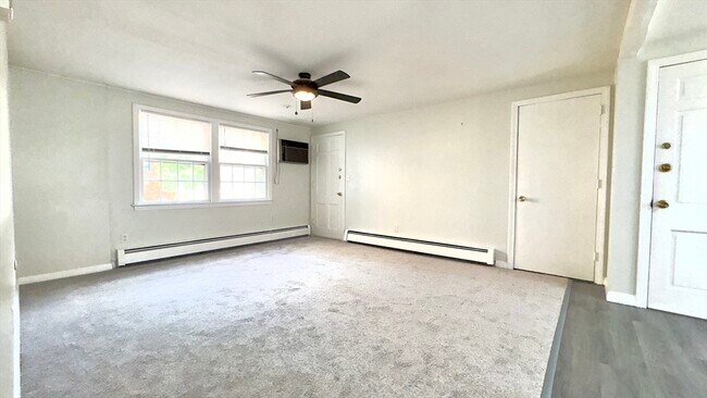 Building Photo - 160 Tyngsboro Rd