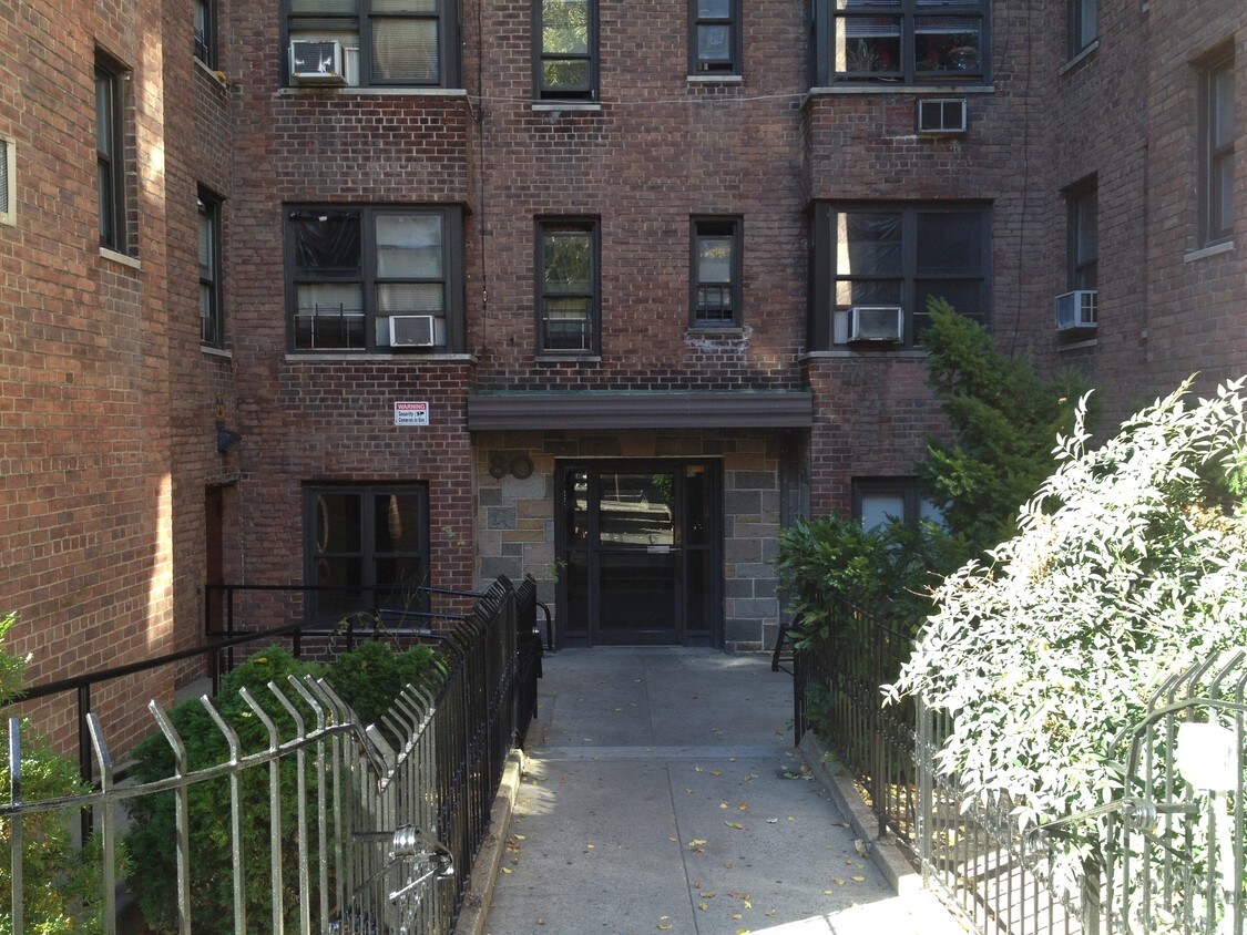 Building Photo - 80-88 Bennett Ave