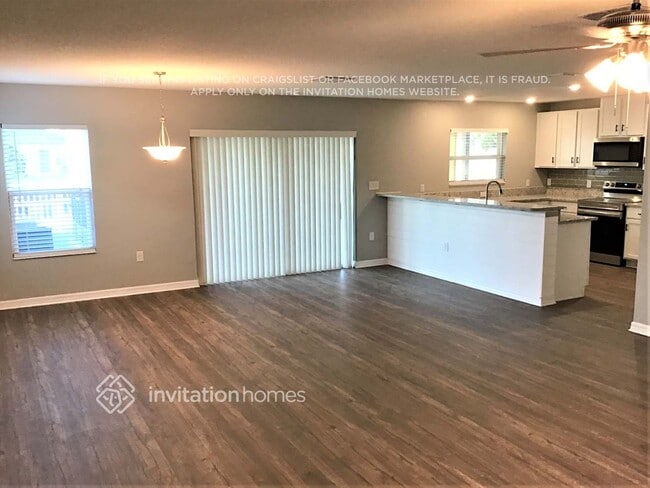 Building Photo - 10619 Laguna Plains Dr
