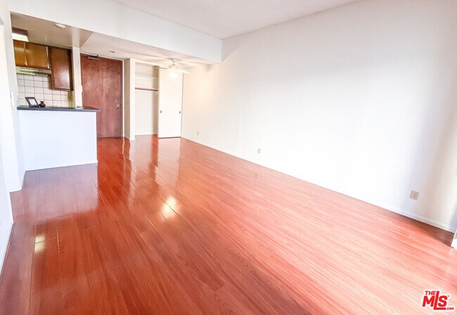 Foto del edificio - 222 S Central Ave