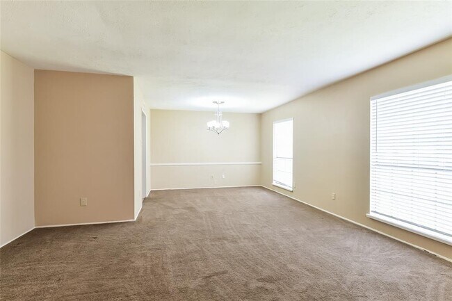 Building Photo - 5514 Edgebrook Forest Dr